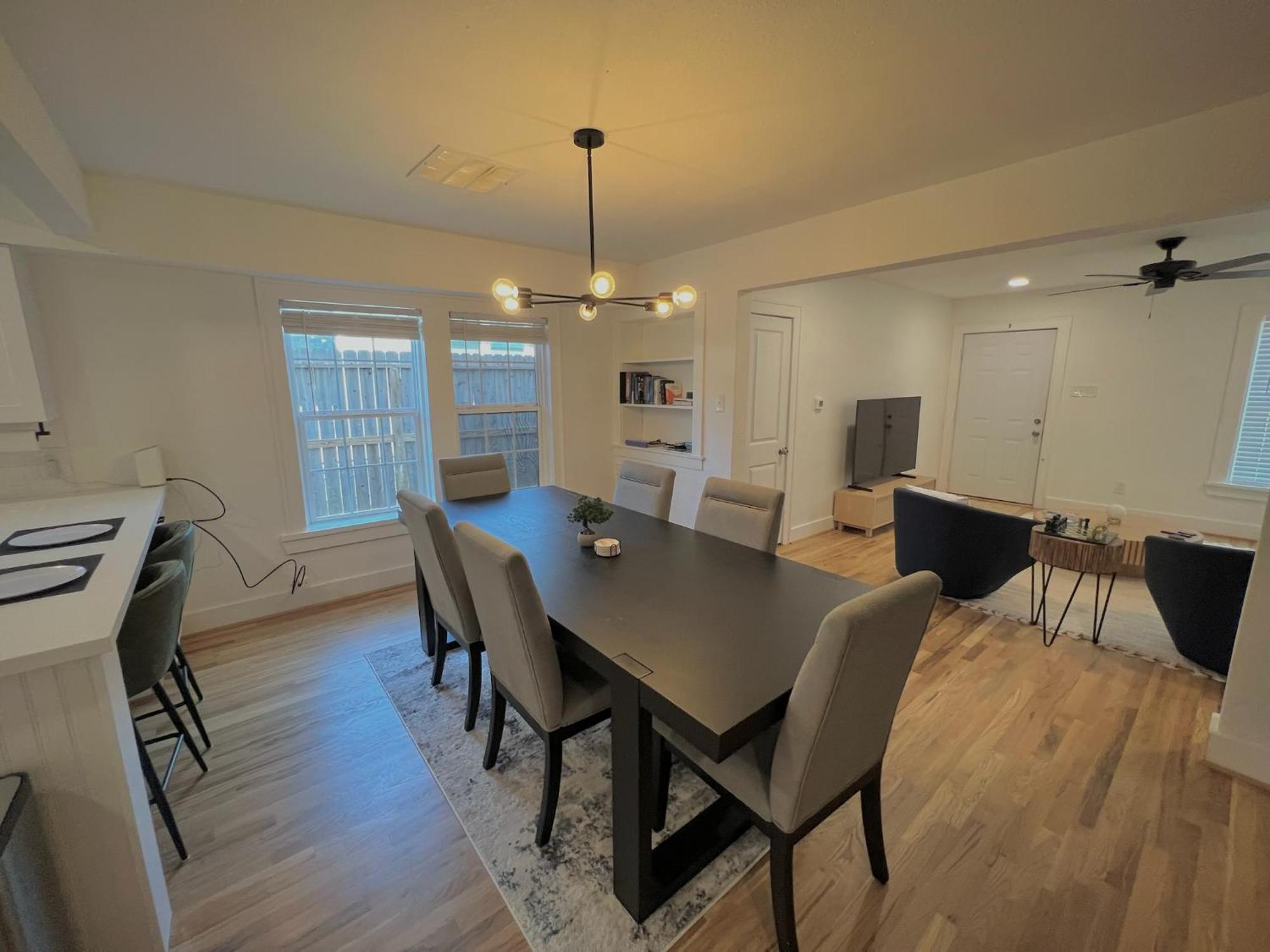 Long Term, Blackout Curtain, 2 Monitor, King Bed In 2 Bedroom Houston